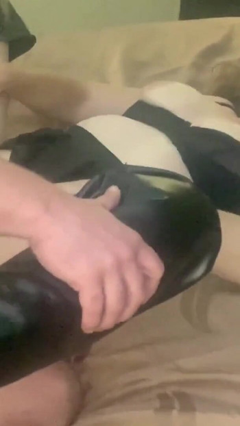 SILNÝ OKAMŽIK z "HOTWIFE ŠUKÁ CIZINCE, ZATÍMCO MANŽÍLEK NAHRÁVÁ"