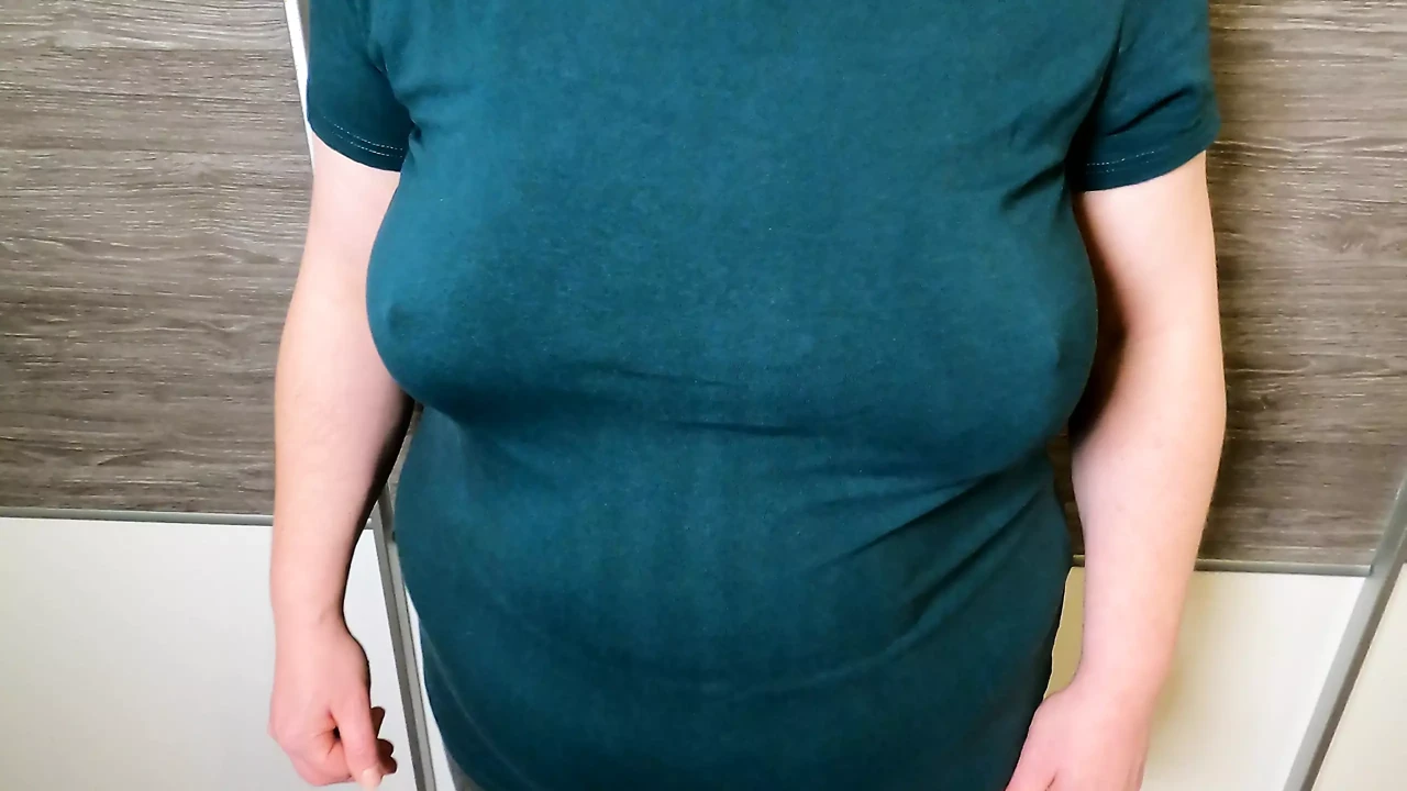 Slapping just one tit 250x