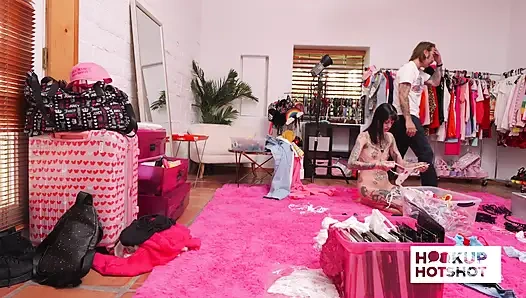 BTS - cc bebek dövmeli vücudunu kentsel bir kıyafetle gösteriyor!