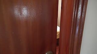 55-jährige französische algerische cuckold-stiefmutter wird beim ficken ihrer haarigen muschi erwischt