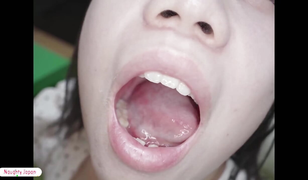 微笑甜美的日本餐厅工作人员让每个人都感到惊讶, 没有人预料到