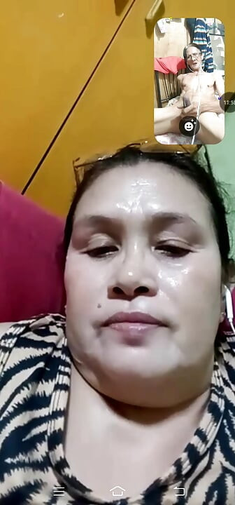 Los dos estamos cachondos todos los días en videollamada solo para relajarse
