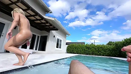 Bronz tanrıça Jmac'ın büyük yarağından ağzına boşalıyor