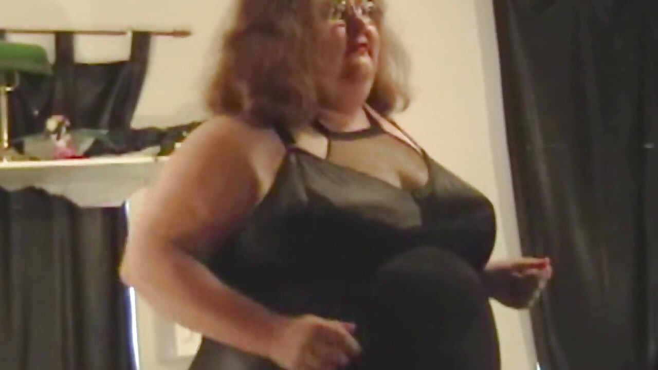 Siyah bölüm 1 dans ve striptiz kamera gösterisi