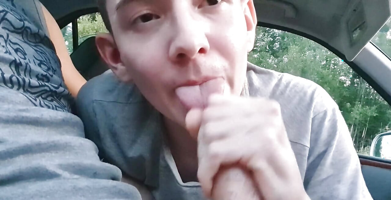 Boşalana kadar bir adama arabasında sakso çekiyor - prettyboi2000x