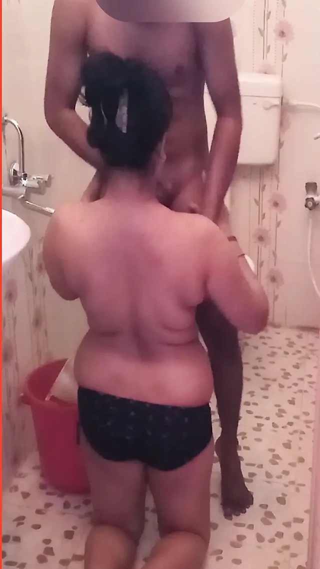 On first meet step sister doesn't agree for fuck