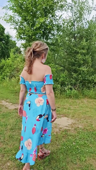 Real TOPLESS MOMMY Outside Mature MILF BIG TIT in the Sunshine