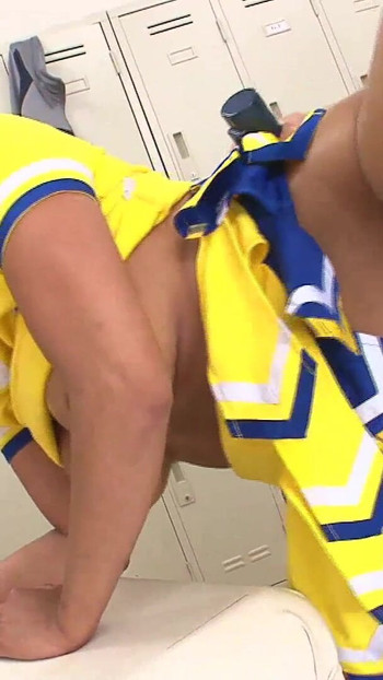 Powerful moment from "Asiatische Cheerleaderin laesst sich in der Umkleide von Ihren Lehrern ficken"