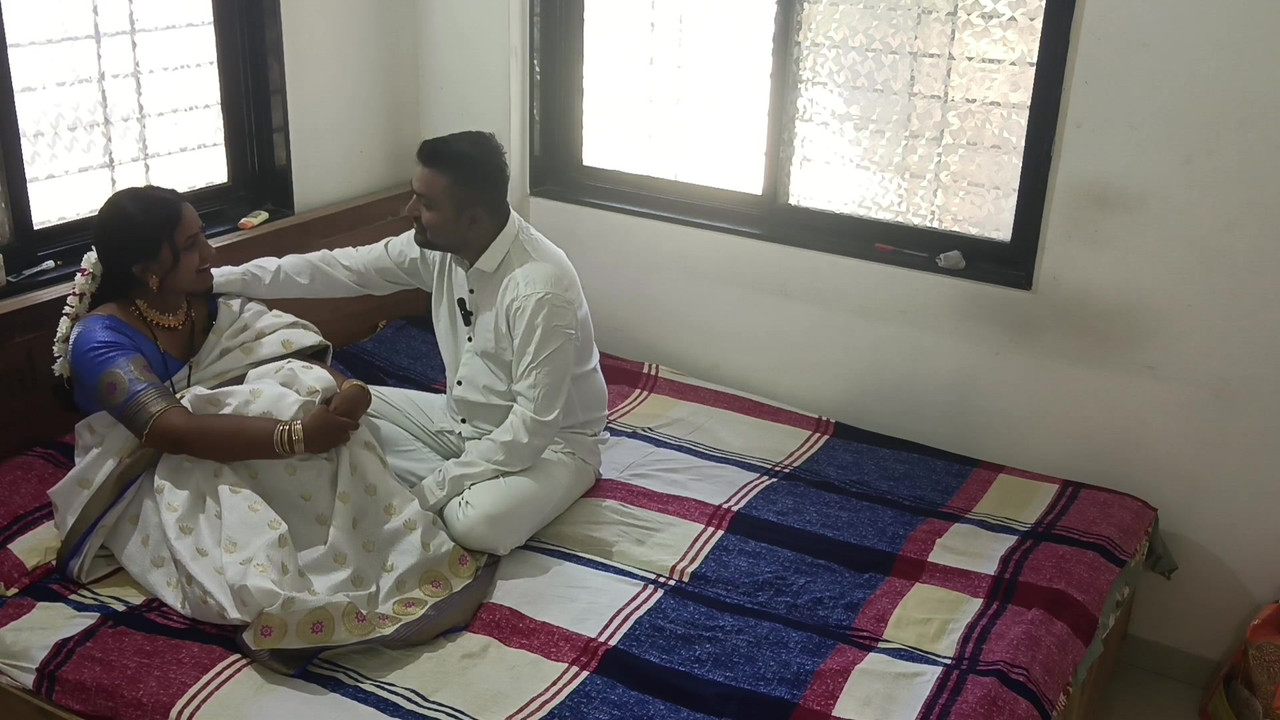 Hintli desi marathi kavita yenge erkek arkadaşıyla sari sikişiyor