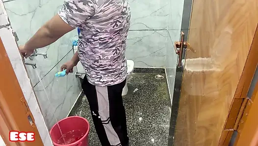 Bhabhi Ne Kaha Maang Bharne Ki Umar Mein Pichkaari Bhar raha hain….