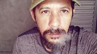 Vestindo jeans e fumando - caipira