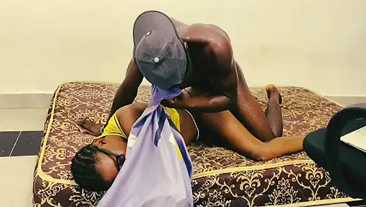 Kapıcı Minyon Bebeği Sert Sikiyor