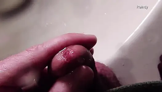 Çiş deliği sidik ağır çekimde yakın çekim görünüm