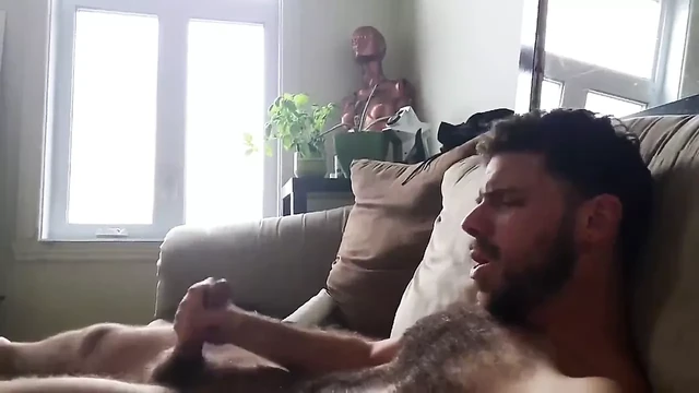 Cam Cum: Daddy Covers His Hairy Chest