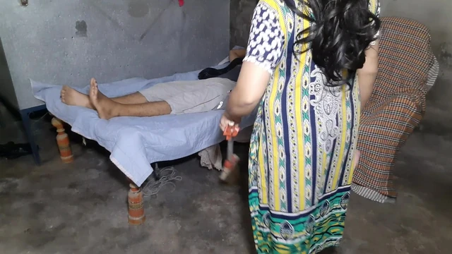 Nokrani chori kr rhi thi Malik ne pakad kr choda, House maid