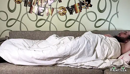 Oral Throat Creampie! Aku ngasih kejutan sama ibu tiriku dengan mulutnya waktu dia lagi dudukin kakiku.