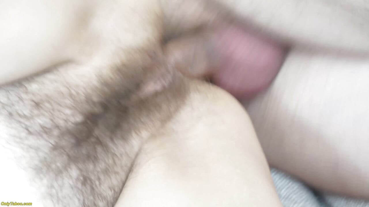 毛茸茸的繼母在打手槍時給我驚喜