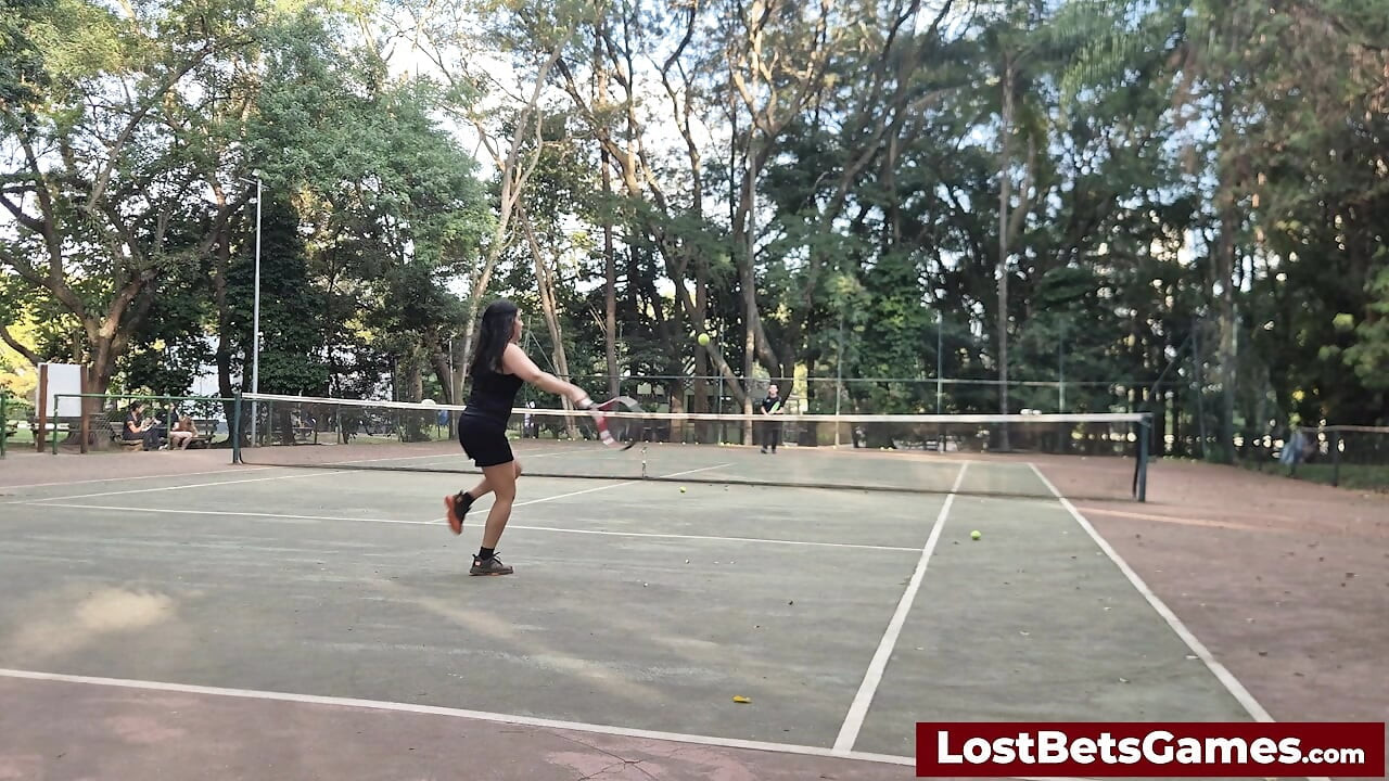 Rafaela and Igor are taking their Strip Tennis match outside
