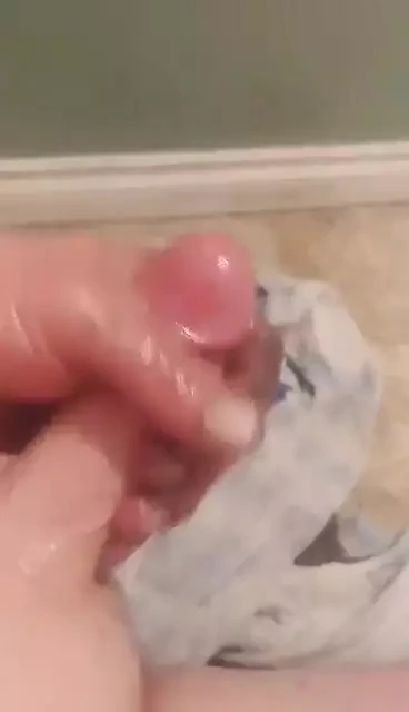 Quick little jerk off with cum
