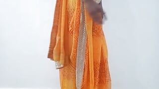 Hermosa madrastra amiga sari vistiendo como follar el culo y chupar coño