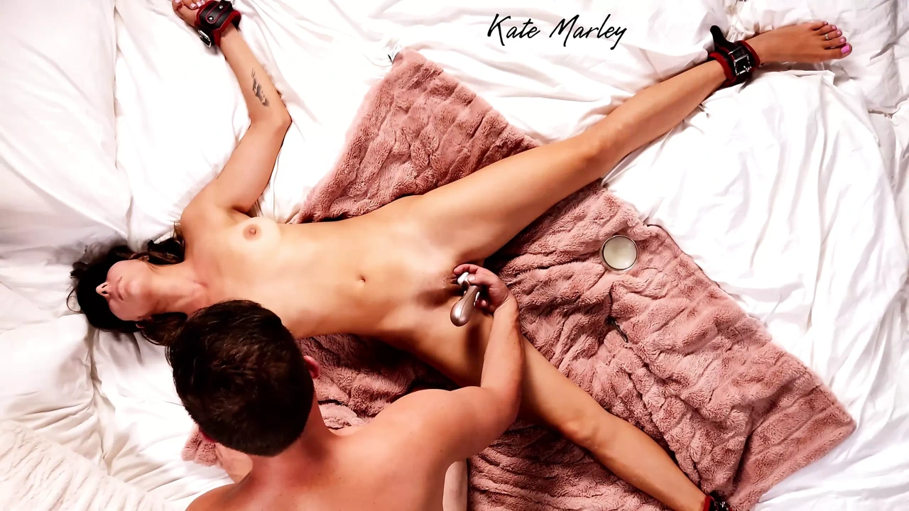 真正的妻子被捆绑，束缚，戏弄，高潮 - Kate Marley