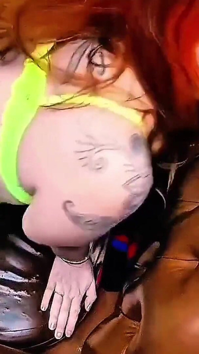 Ich habe einen blowjob von der heißen rothaarigen bekommen und kam auf ihren dicken arsch | Clip 2