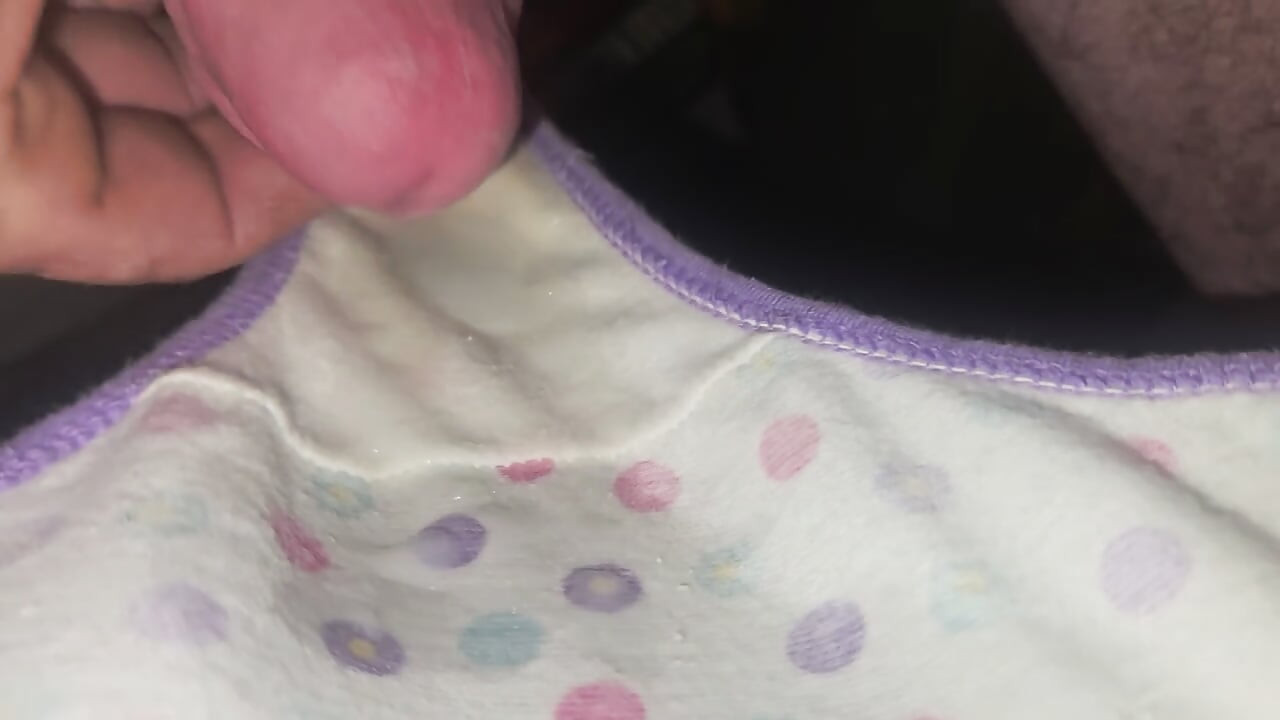 Svršavanje na velikim gaćicama