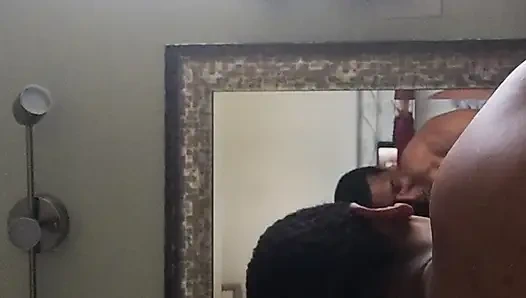 Mein Schlafzimmer ist kein BNB, aber Sie wissen, dass ich ein guter Gastgeber bin, wenn ich Gäste habe, wenn ich Leute eingeladen habe und einen guten heißen ehemann