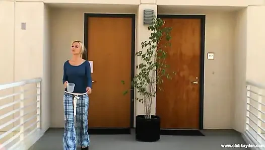 Kayden Kross жестко трахает ее сахарный папочка