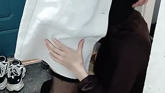 Orta yaşlı seksi lezbiyen doktor bir hastanın ağzına boşalıyor
