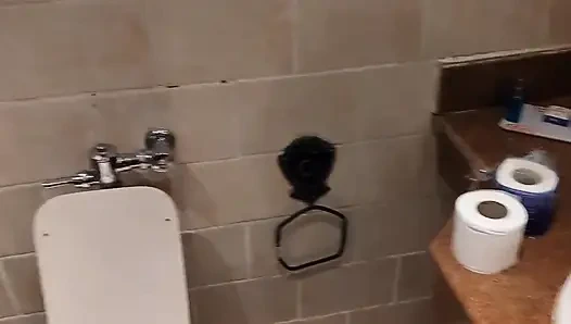 Рискованный минет в египетском отеле Balkony и душ после спермы в рот