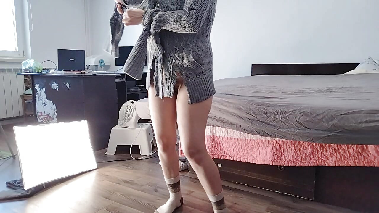 Sexy Mom Dances Naked Around the House. Sexy Brunette Does a Workout at Home Naked.
