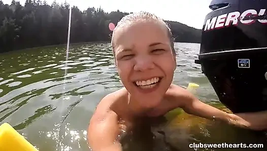 Gadis-gadis kurus lagi asik nyepong