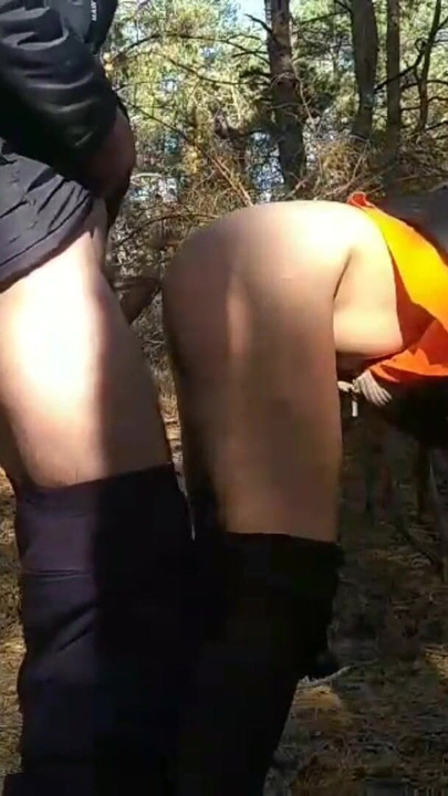Viktigt ögonblick från "Han matade sin granne med spermier och knullade sedan i skogen"