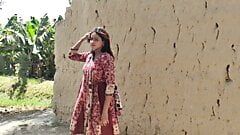 Zoya Bhatti, kledingwissel, dorpsleven, desi girhot, sexy