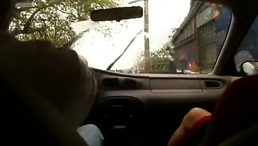 Araba kaportalı sarışın sürtük sert boşalıyor