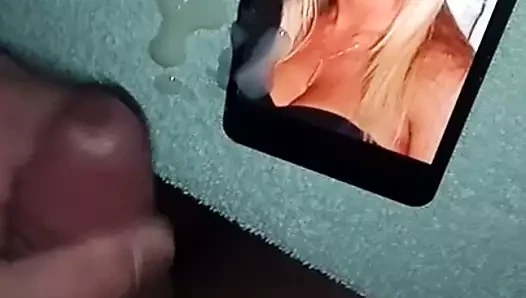 Sarışın sürtük boşalıyor