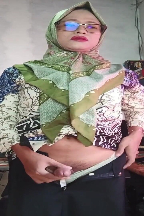 Sexet Hijab Shemale onanerer Hendes Hårde Pik