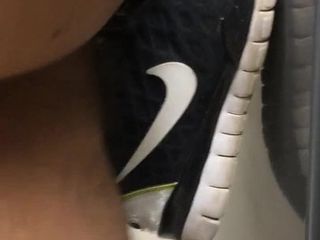 Follando a mis compañeros de trabajo Nike Frees