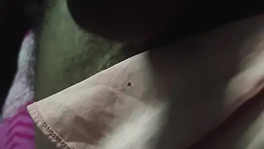 Wife aur husband raat ko sex karte hain aur bada Anand aata Hai jab andar leti Hai