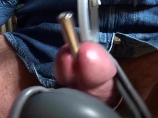 cumming through a peehole screw by my new massager toy