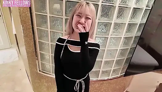 Nahaufnahme, vollbusige umarmung? Null distanz druck, seidige Haut und tiefes dekolleté, die alle Zurückhaltung weg blasen