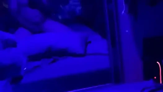 Zoey Portland получает большой член в задней части клуба