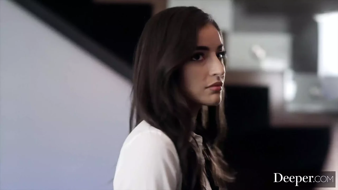 更深。Starlet Emily的男友后悔