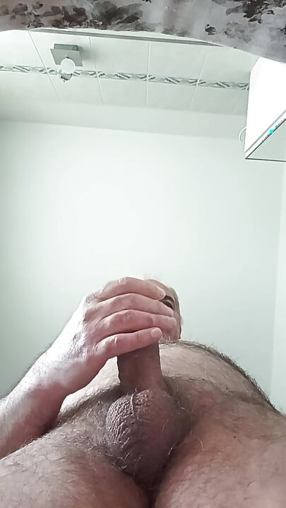 Tutorial para uma agradável massagem no pênis com um fluxo de esperma na tela do smartphone