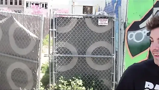 Amatör kızıl saçlı büyük bir yarak alıyor