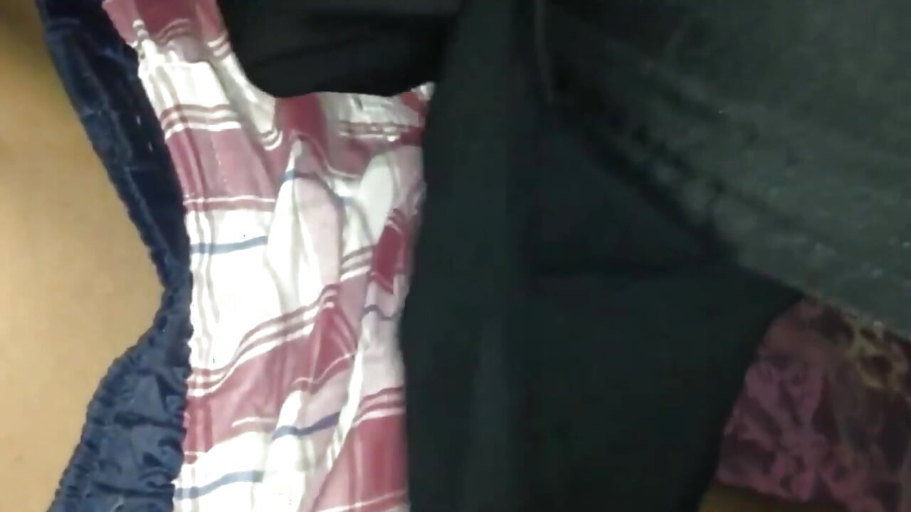 我的大雞巴被吸吮並操了一個戴頭巾的大奶女孩，我射在她的臉上。
