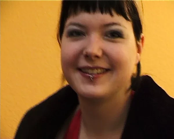 Grosses Hamburgerin 23 Jahre besorgt es sich vor der Kamera wie weit geht Sie noch