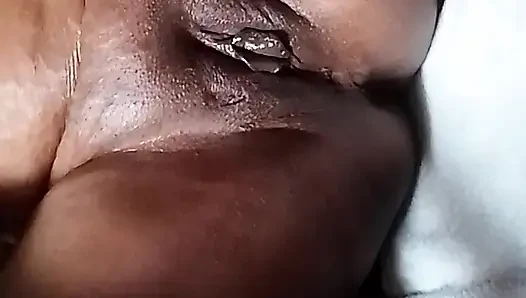 Baldız onun suyunu boşaltıyor