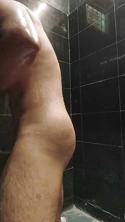 Indian hot hunk masterbating while shower